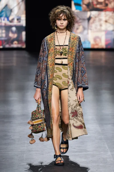 Look 1